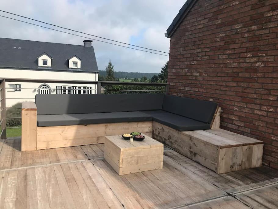 Huis Met Zonneterras, Tuin En Panoramisch Uitzicht Wellin Exterior foto